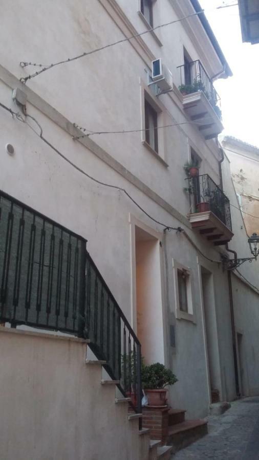 Sotto Il Castello Bed & Breakfast Corigliano Calabro Exterior photo